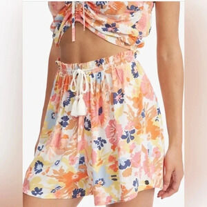 ❤️Roxy New With Tag Happiness Awaits Beach Shorts Snow White Floral size medium